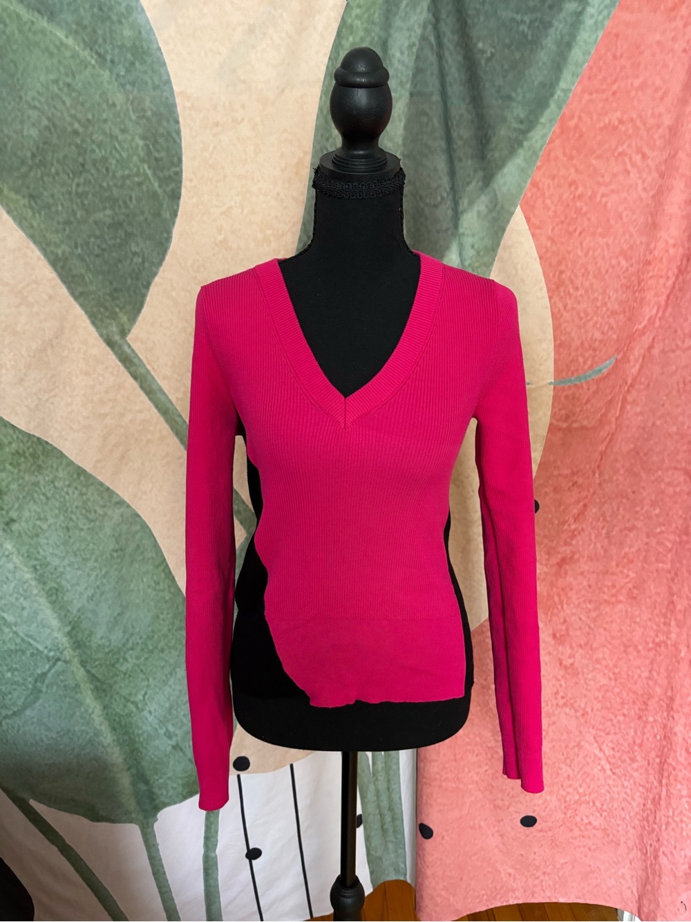 New DKNY Hot Pink V-Neck Ribbed Pullover